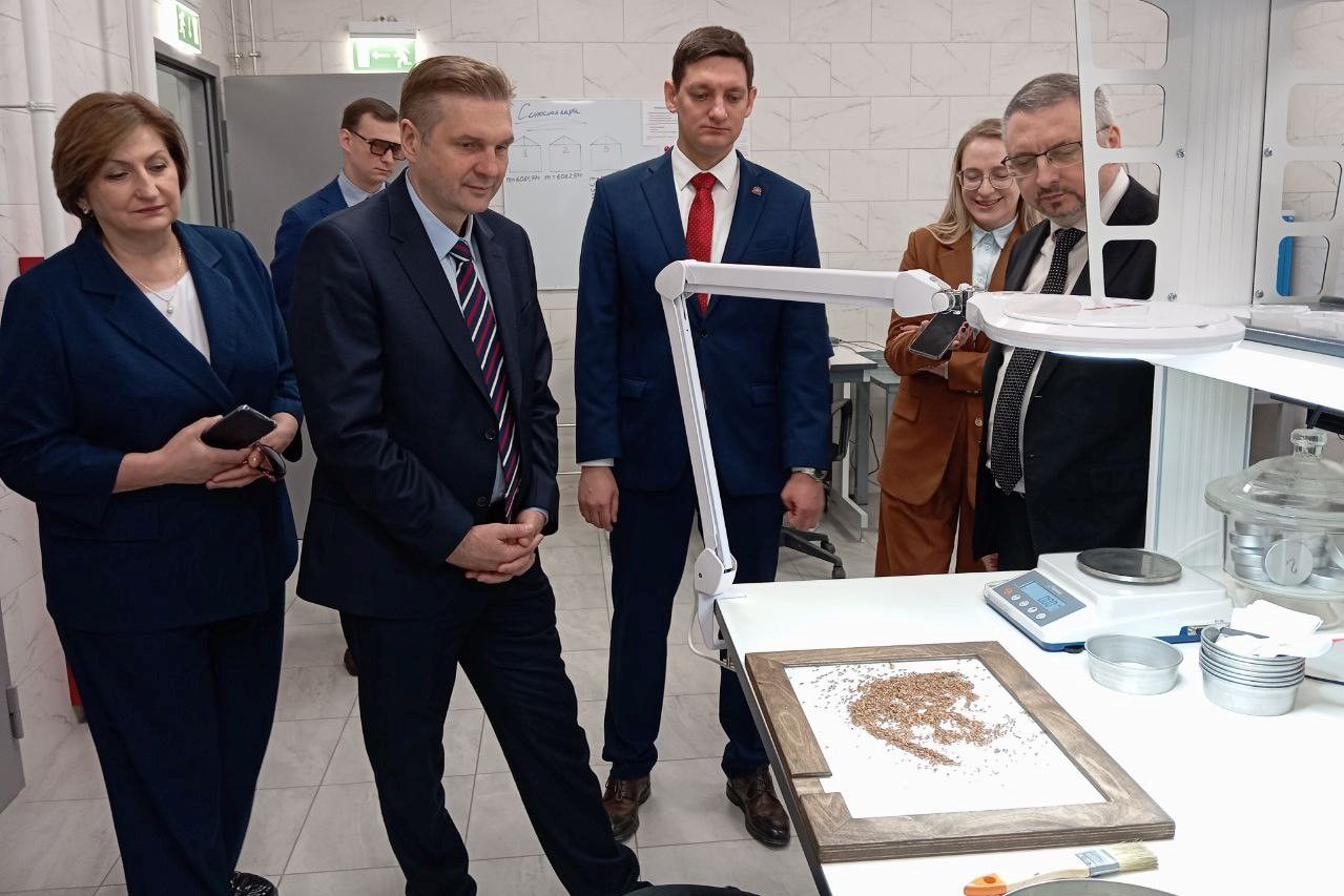 Инвестпроект по строительству крупнейшего российского завода по переработке льна в Азовском районе выходит на финальный этап реализации