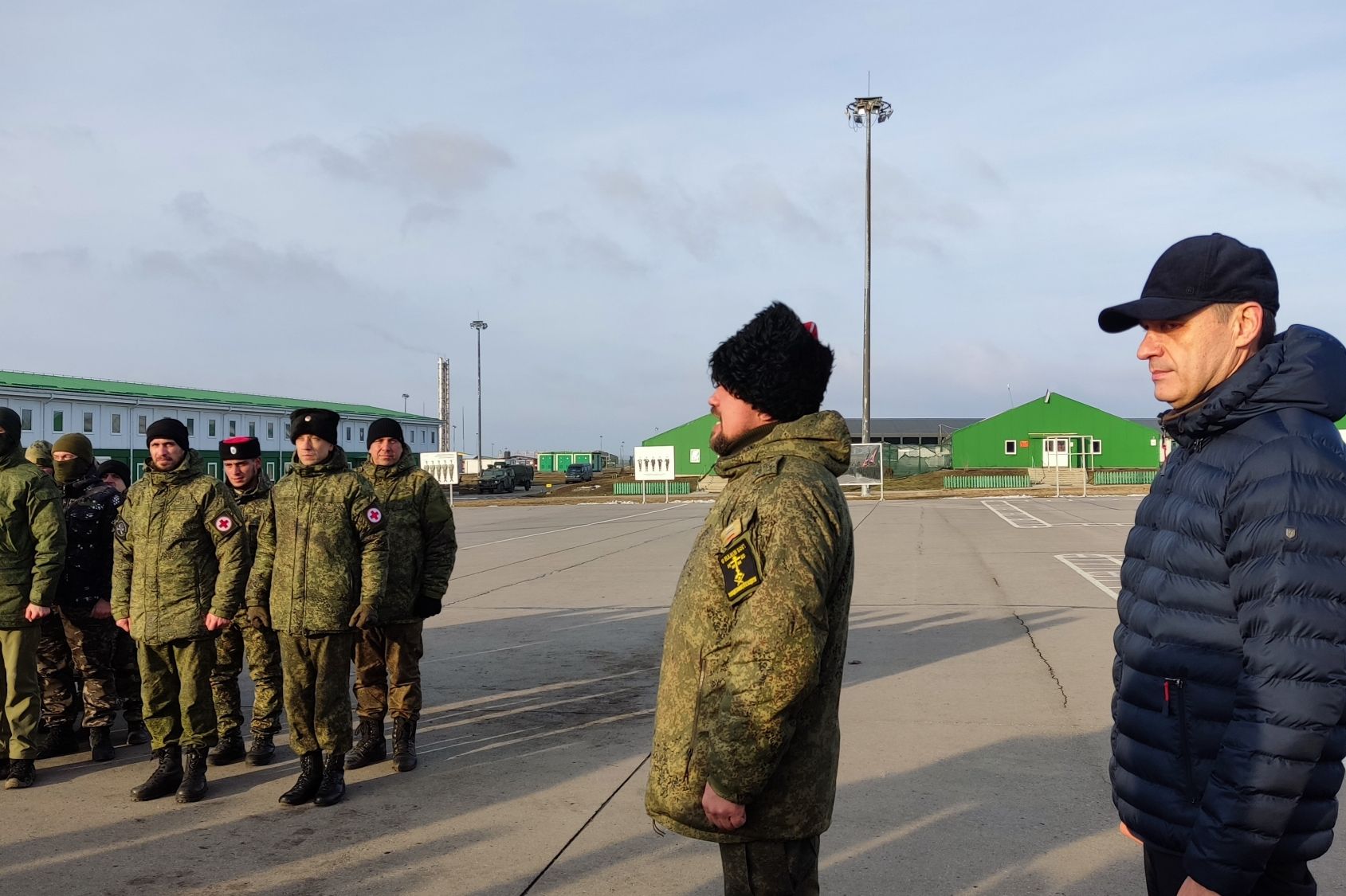 Казачьему штурмовому отряду им. Я.П.Бакланова передали очередную партию вещевого имущества и необходимые инструменты