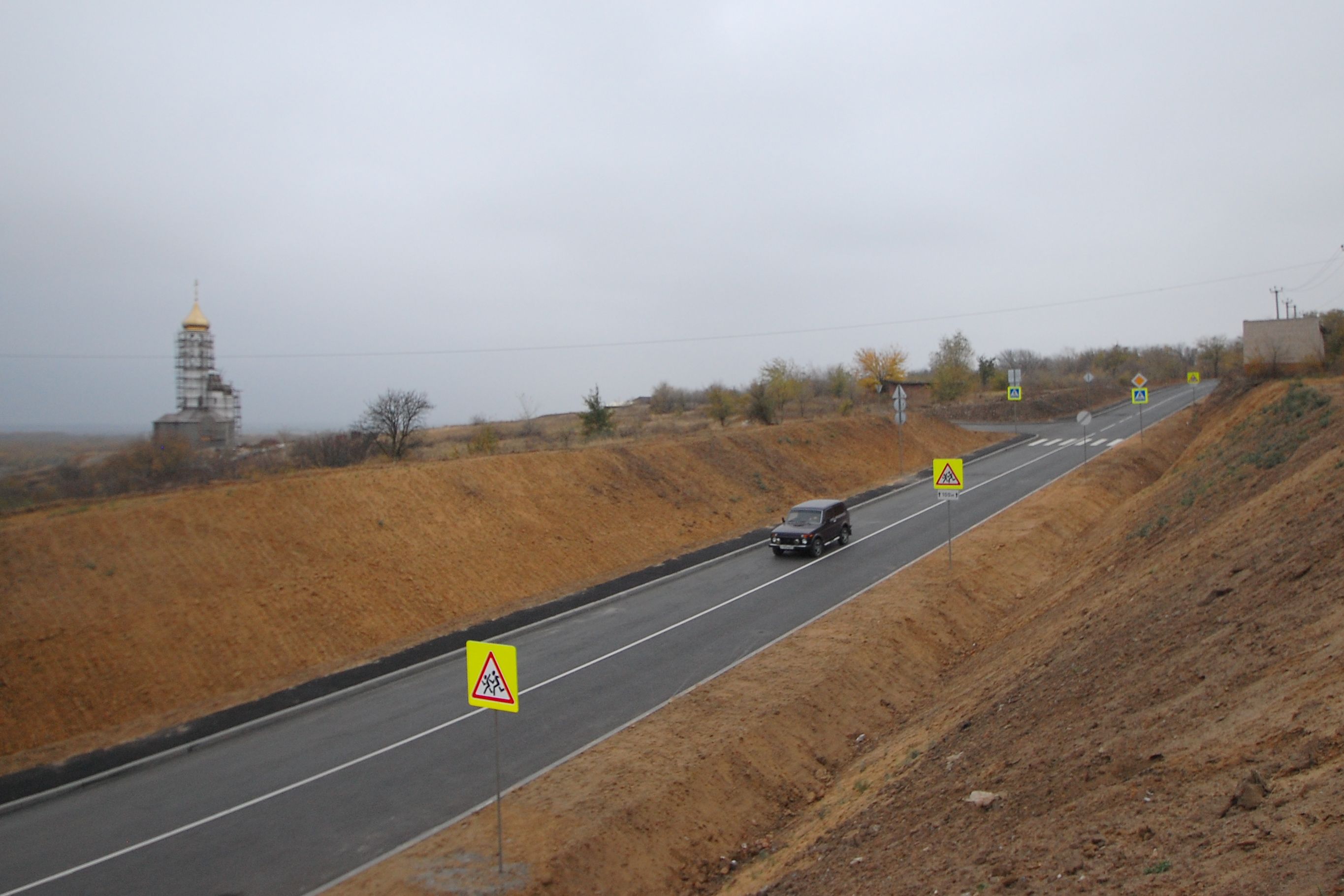 В поселке Усть-Донецком по поручению губернатора построили новую дорогу к берегу реки Северский Донец