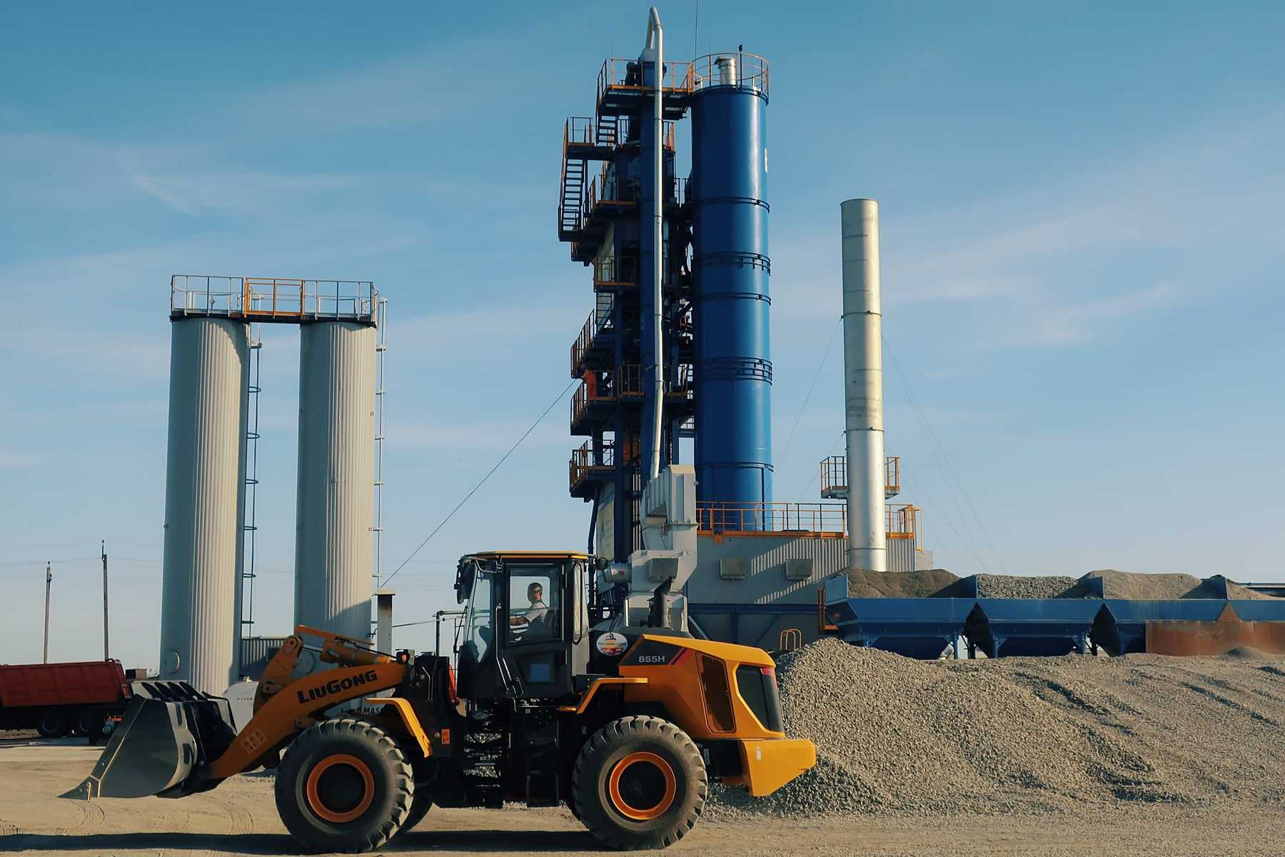 Новый шестифракционный асфальтобетонный завод в Семикаракорске