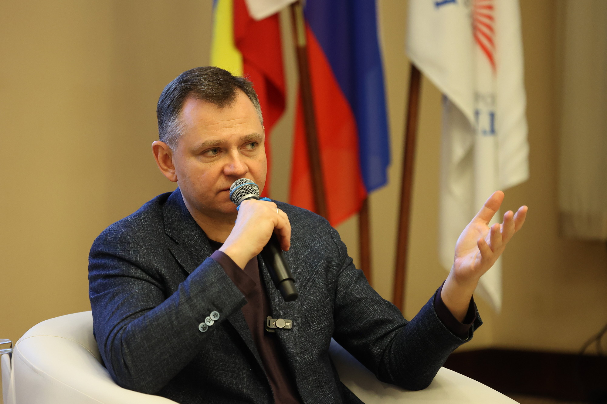 Юрий Слюсарь обсудил со студентами возможности трудоустройства на Дону