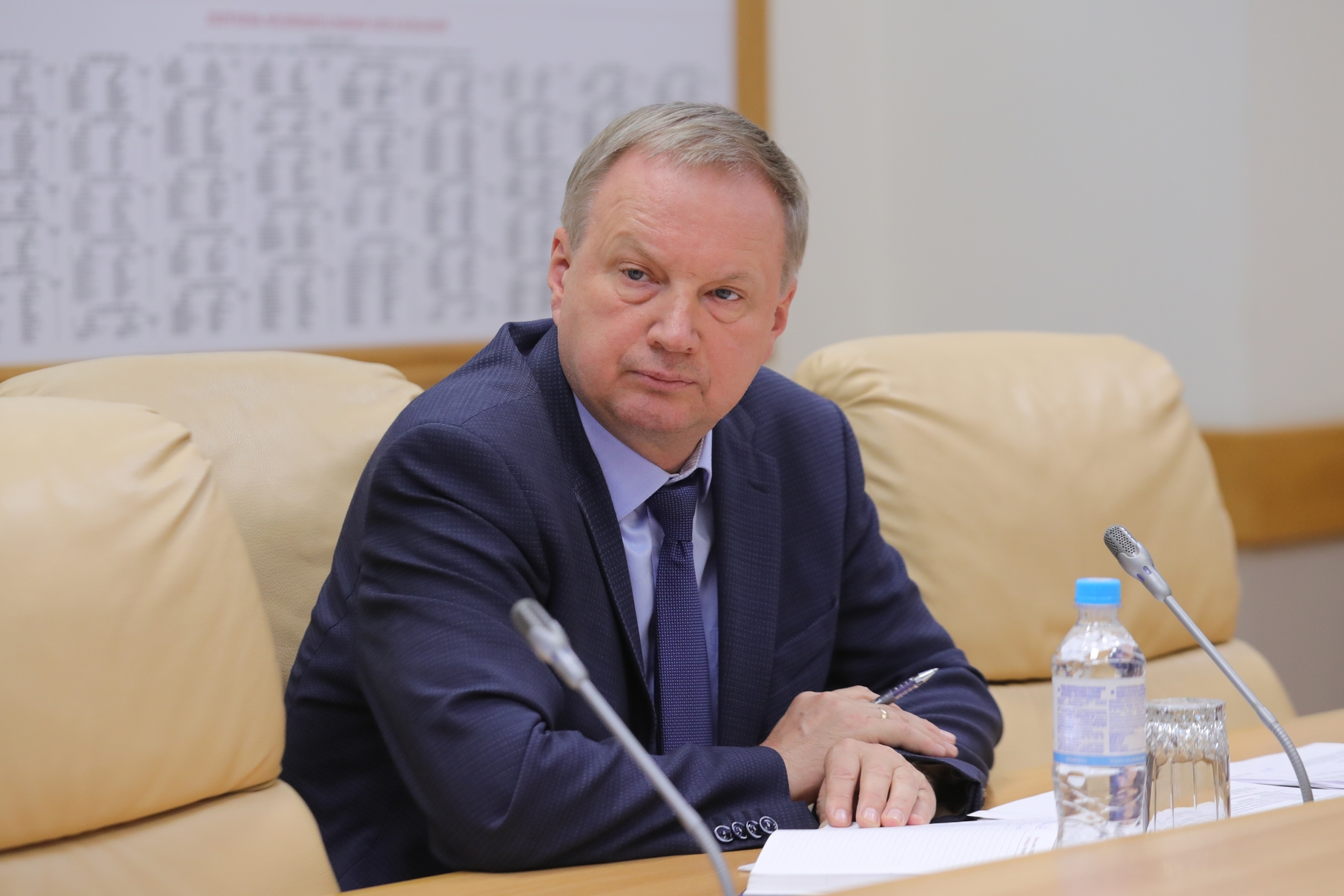 Юрий Слюсарь освободил от занимаемой должности заместителя губернатора Вадима Артемова