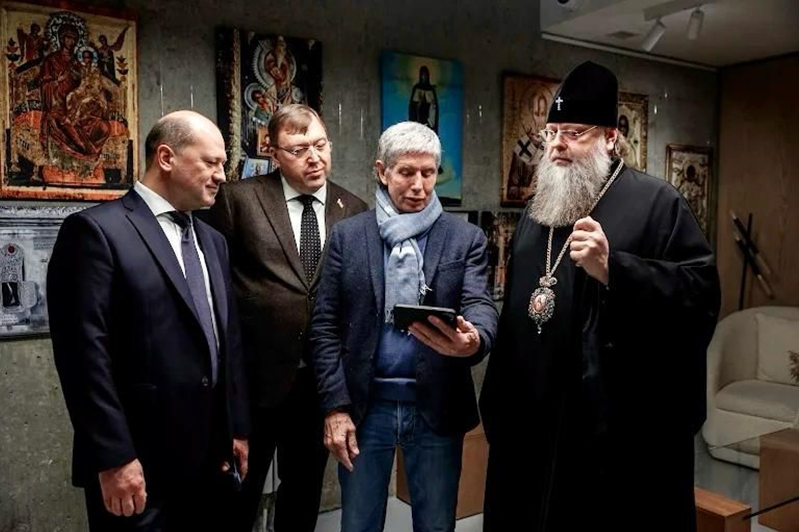 «Наш Афон»: в Ростове открылась фотовыставка Костаса Асимиса