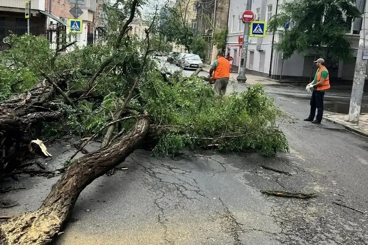 В Ростовской области продолжается активная работа по ликвидации последствий разгула стихии