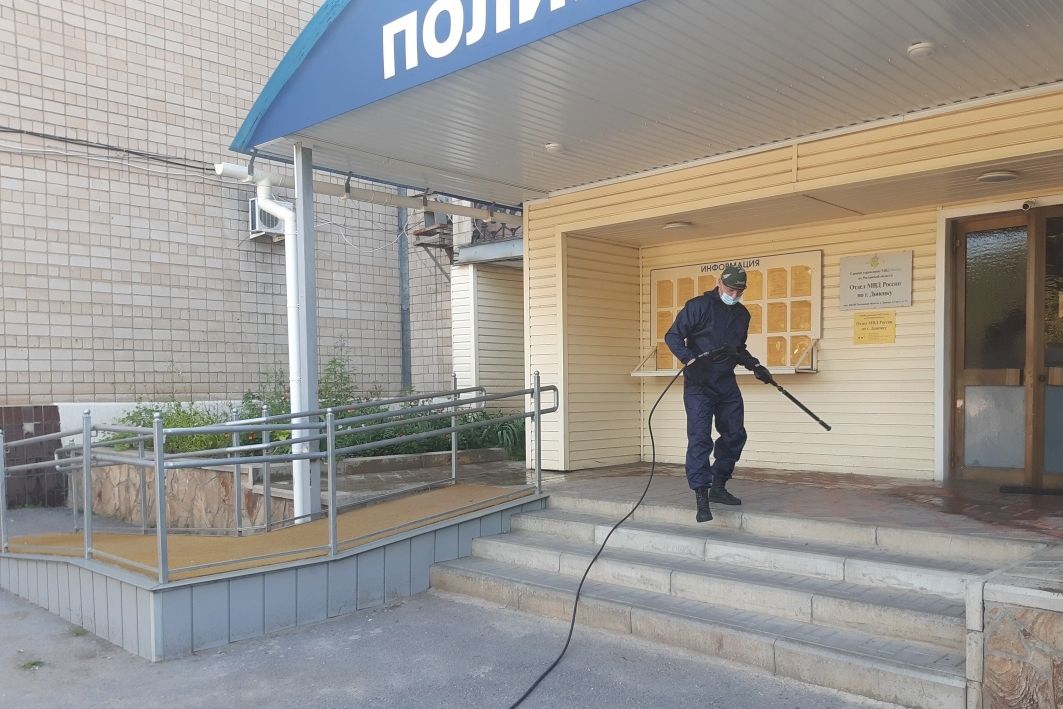 На Дону продолжается санитарная обработка общественных пространств