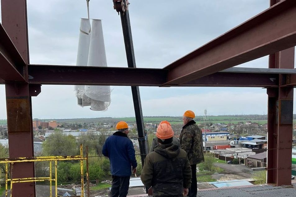 В Азовском районе ведется строительство завода по производству кормов для ценных видов рыбы