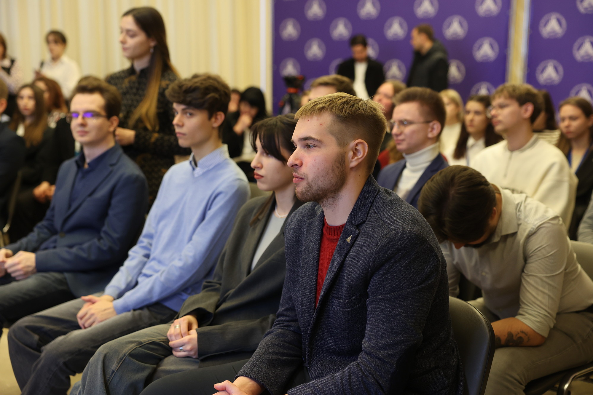 Юрий Слюсарь обсудил со студентами возможности трудоустройства на Дону