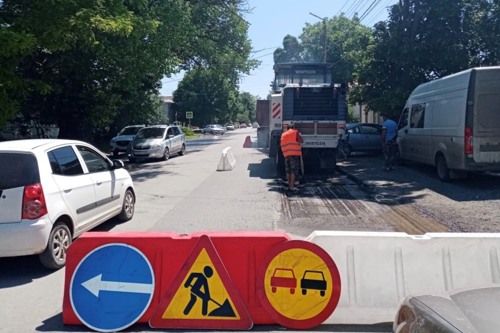 В Таганроге по нацпроекту «Безопасные качественные дороги» завершен ремонт четырех объектов