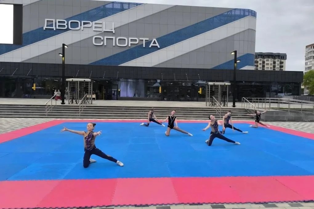 В рамках акции «Мир-Спорт-Май» в донской столице открыли светомузыкальный фонтан